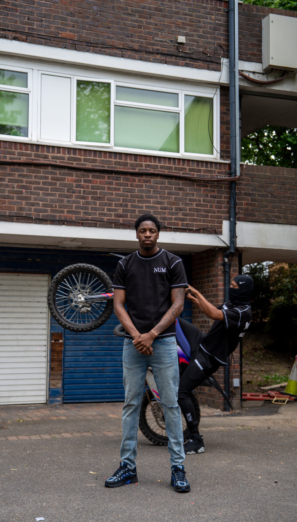 NUM - Black Regular Fit T-Shirt – No Ulterior Motivé